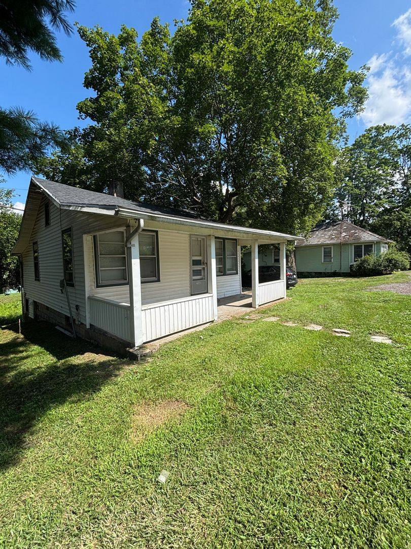 House for rent at 2135 S Delaware Dr, Easton, PA 18042