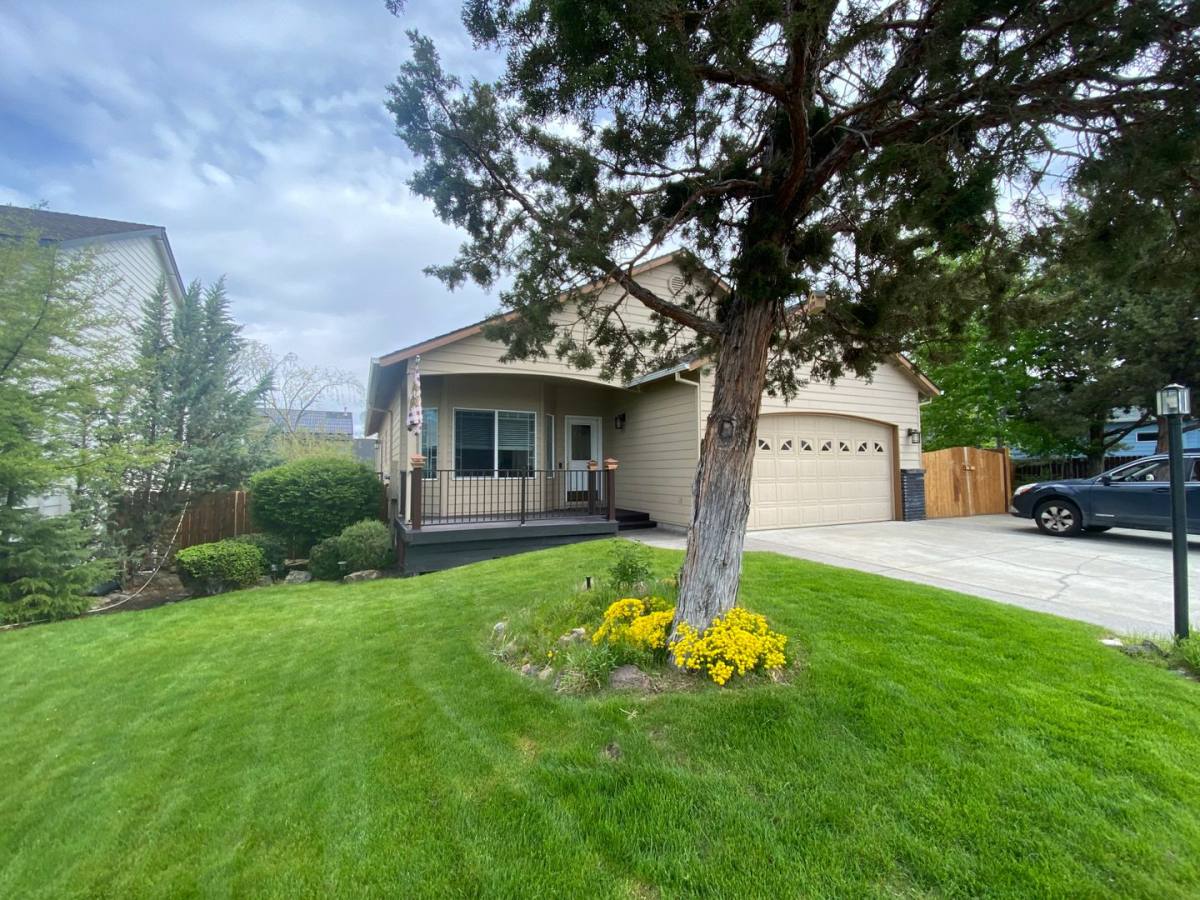 House for rent at 380 SE Soft Tail Loop, Bend, OR 97702