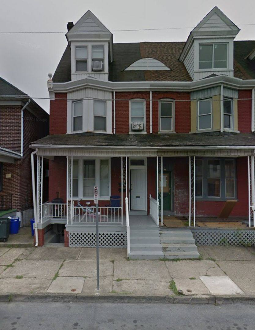 Apartment for rent at 1154 Washington St, Easton, PA 18042