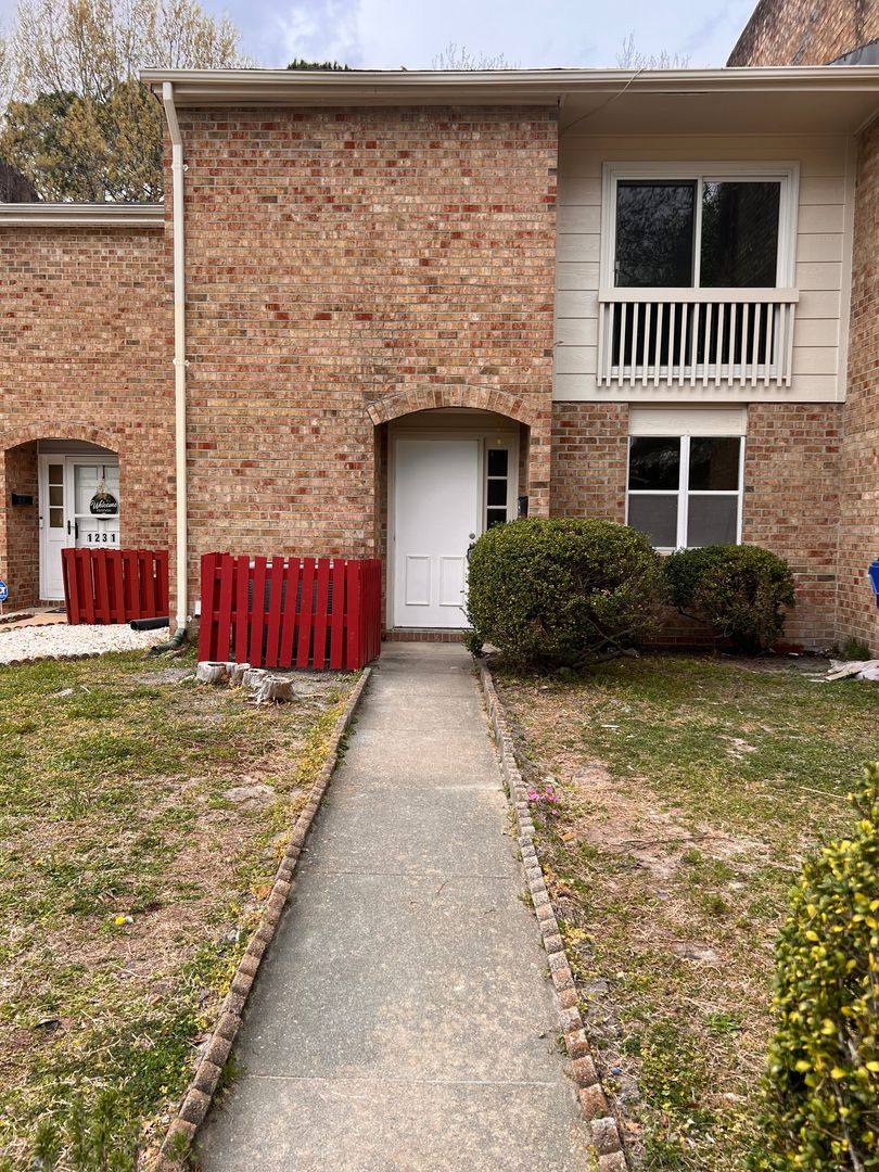 Townhouse for rent at 1233 Glyndon Dr, Virginia Beach, VA 23464