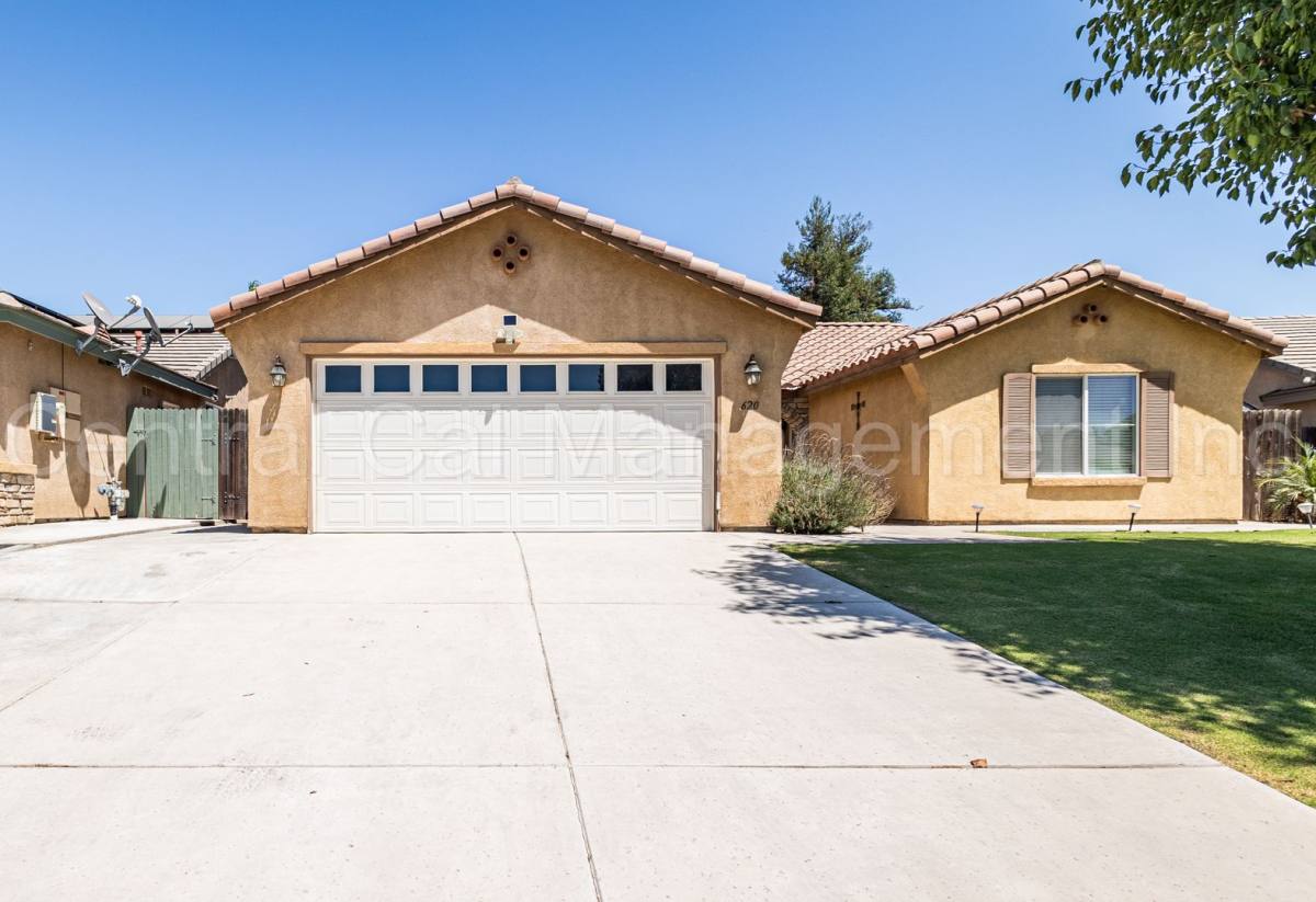 House for rent at 620 Vermillion Dr, Bakersfield, CA 93312