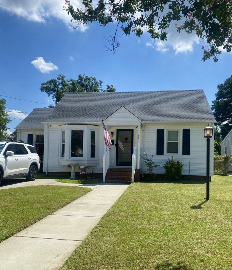 House for rent at 121 Winshire St, Norfolk, VA 23503