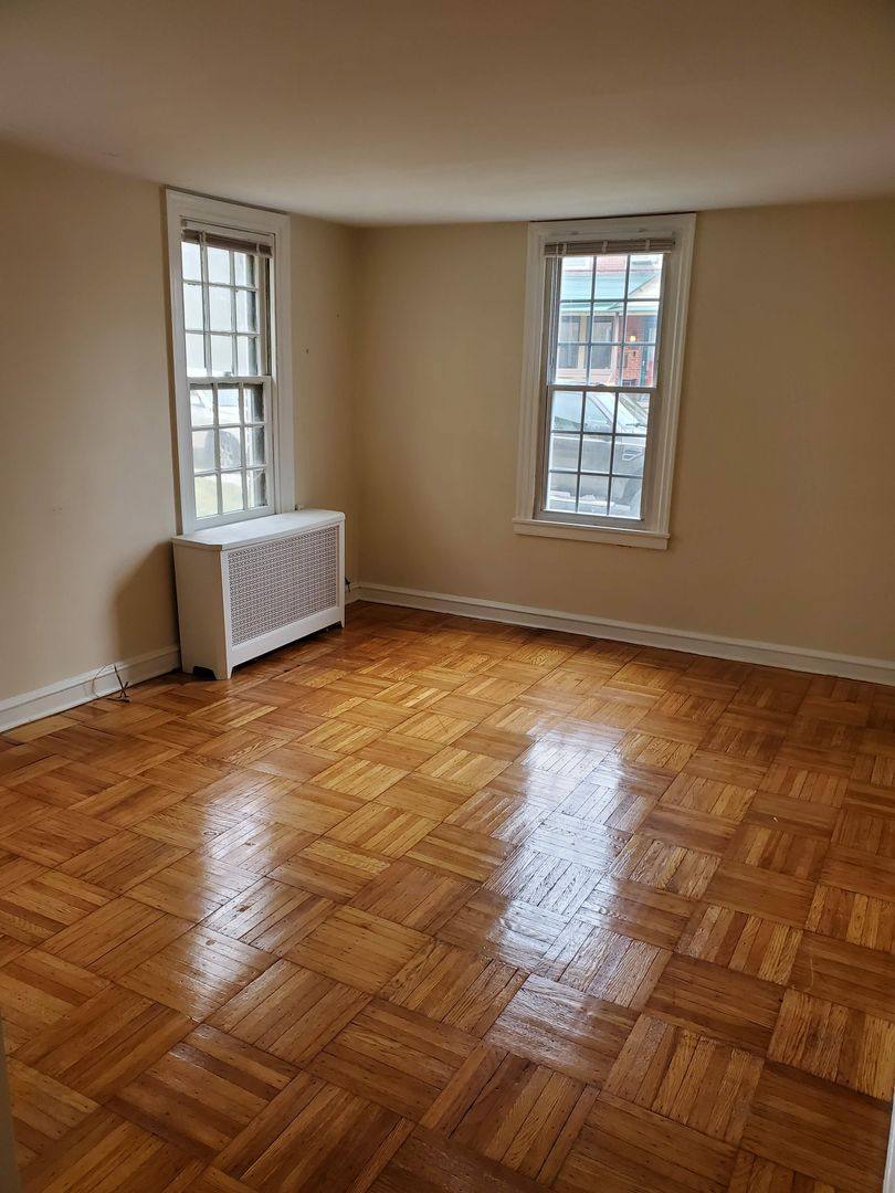 Apartment for rent at 412 Linden St, Jenkintown, PA 19046