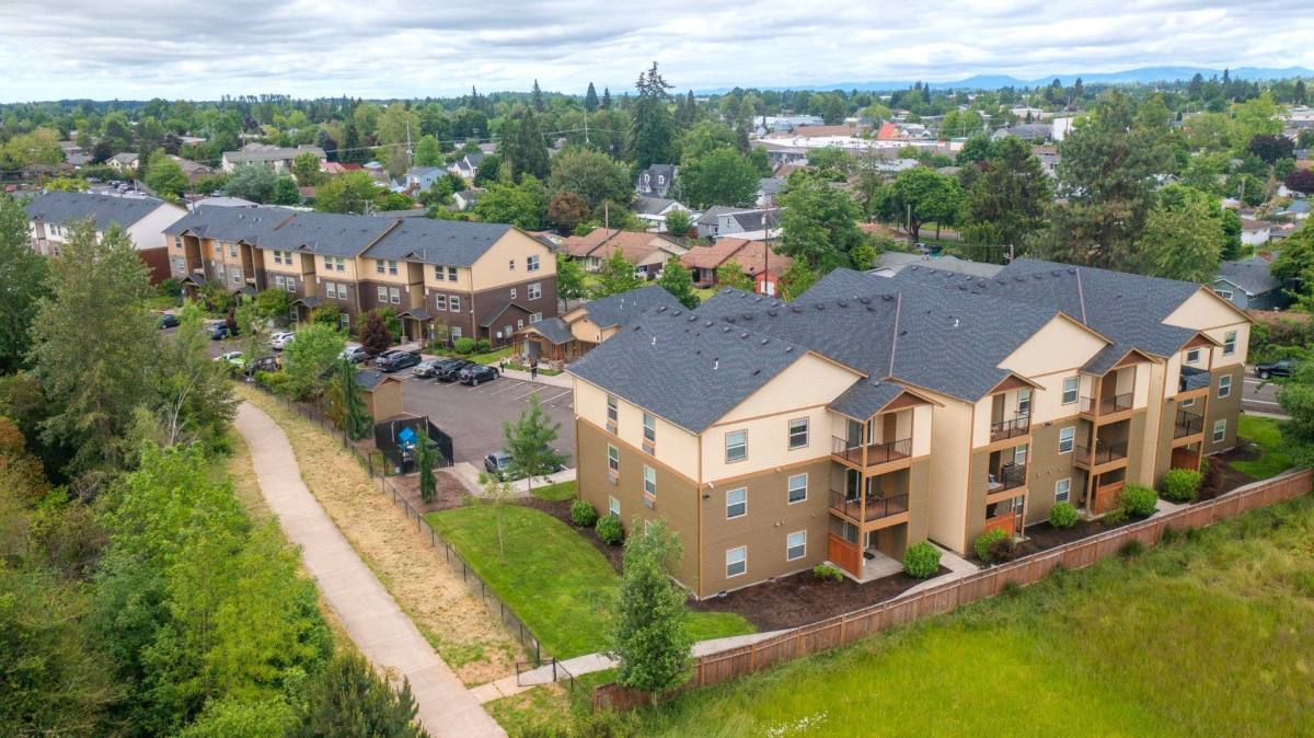Apartment for rent at Riverbend, 1605 Oak St SE, Albany, OR 97322