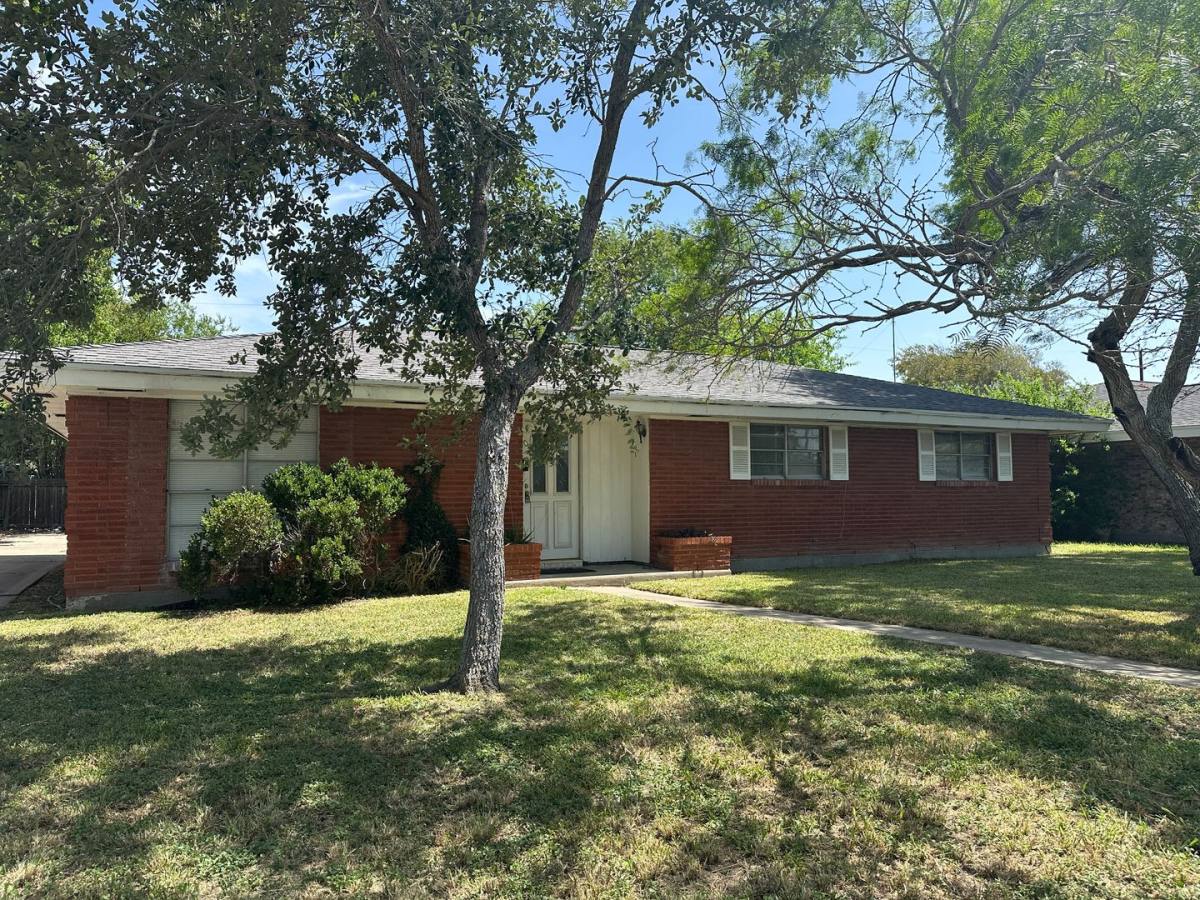 House for rent at 203 Driftwood Dr, Portland, TX 78374