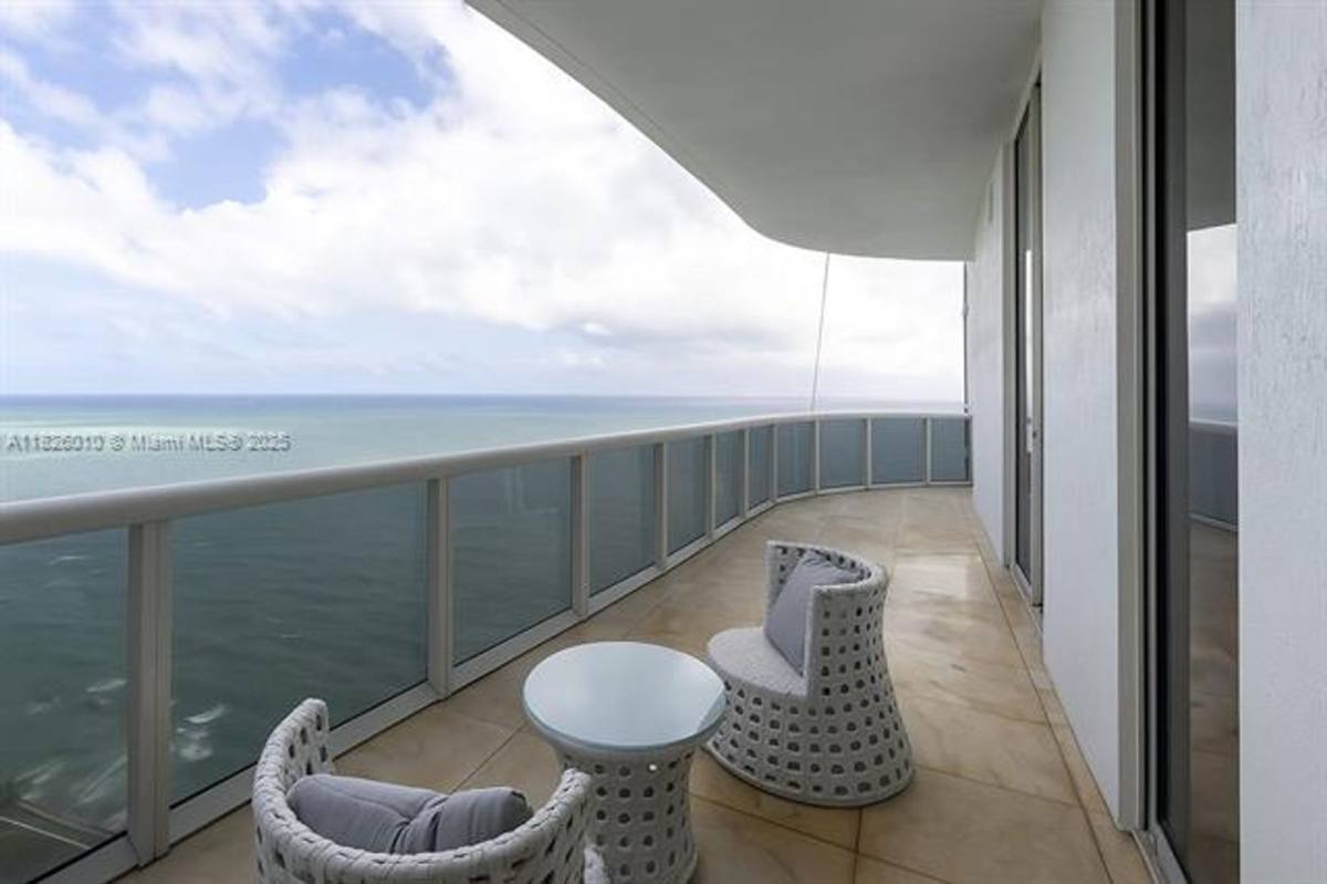 Apartment for rent at 15811 Collins Ave Appt, North Miami Beach, FL 33160