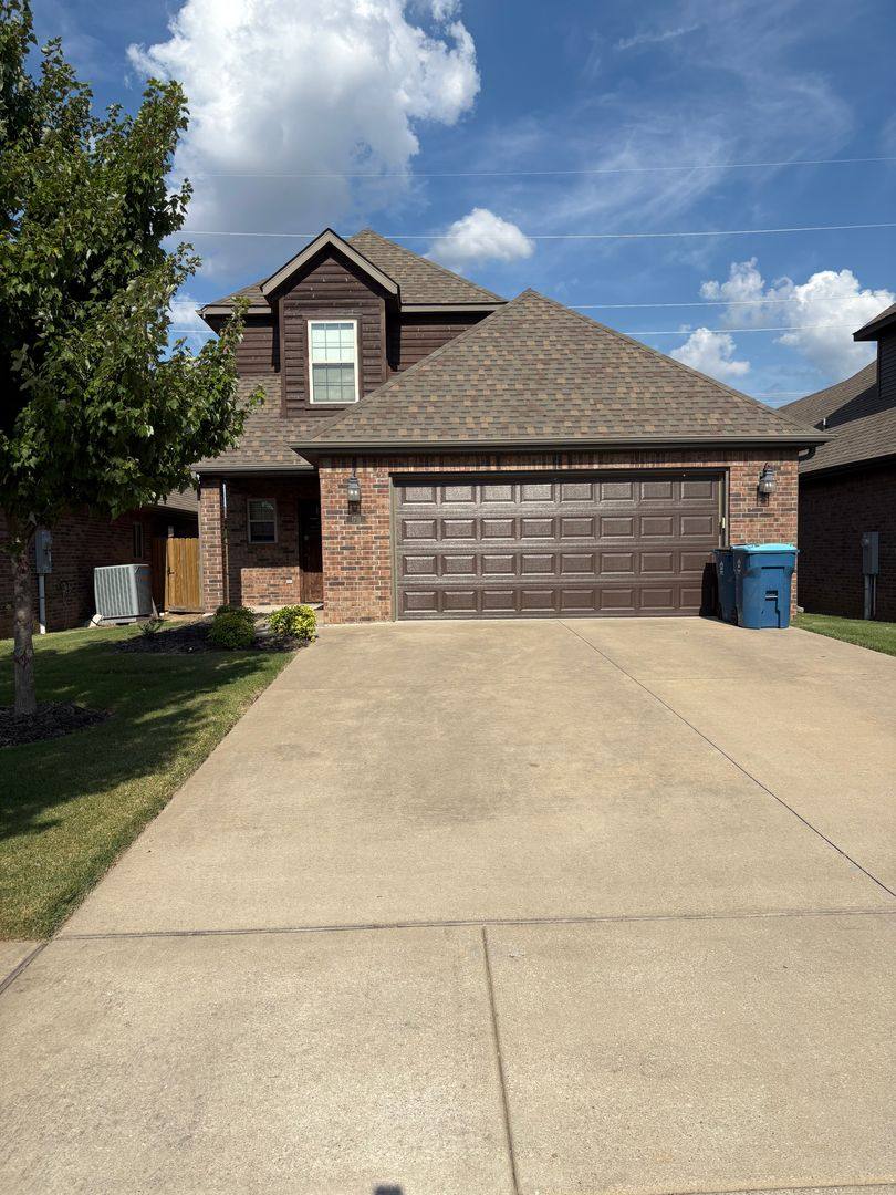 House for rent at 1711 SW Stonegrove Rd, Bentonville, AR 72713