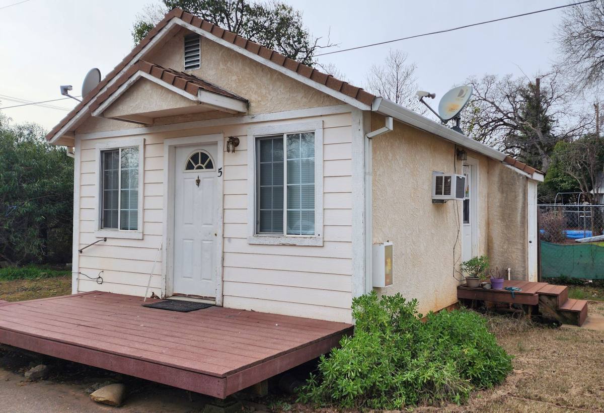 Apartment for rent at 1864 Cascade Blvd, Shasta Lake, CA 96019
