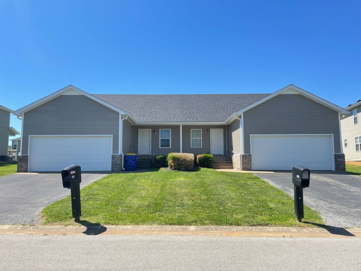 Apartment for rent at 221 Hanover Court, Bowling Green, KY 42101