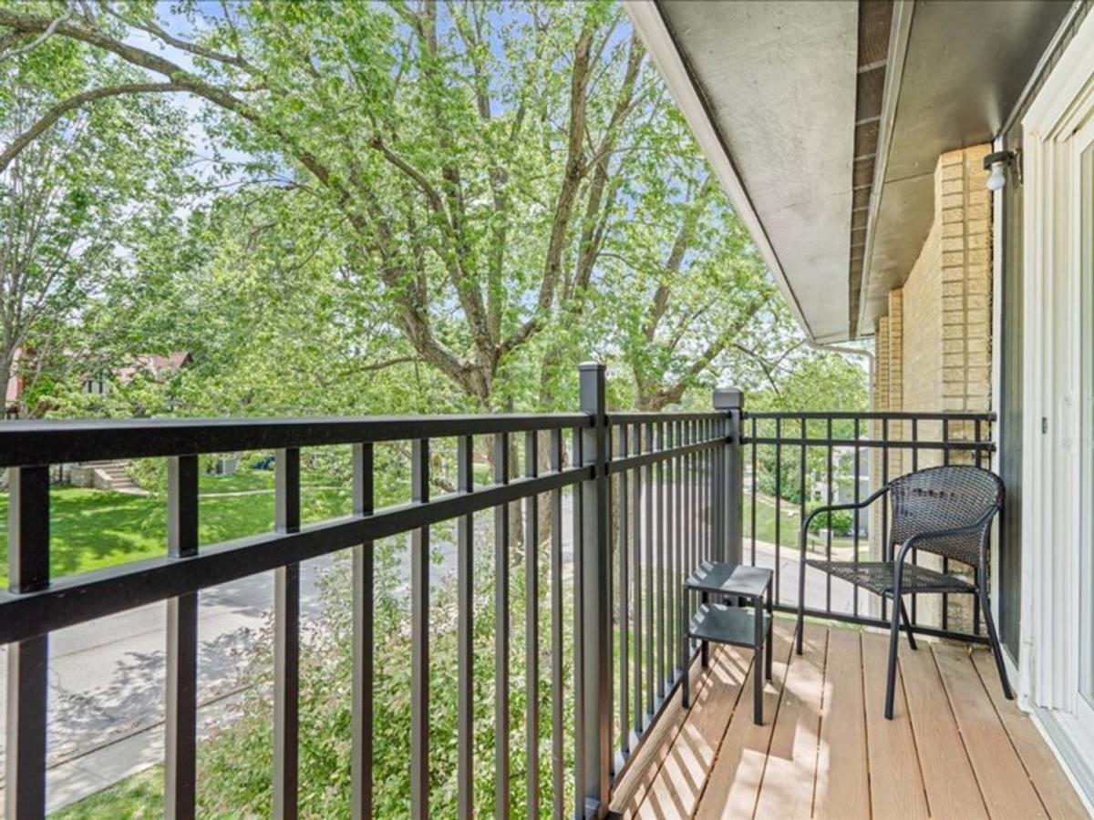 Apartment for rent at 5720 Martway St, Mission, KS 66202