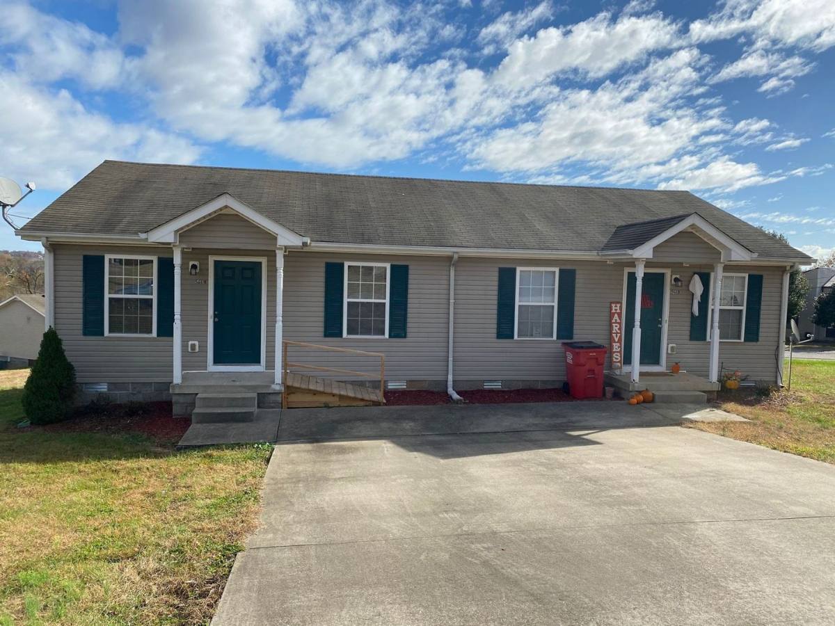 Apartment for rent at 944 Kingsbury Dr, Clarksville, TN 37040