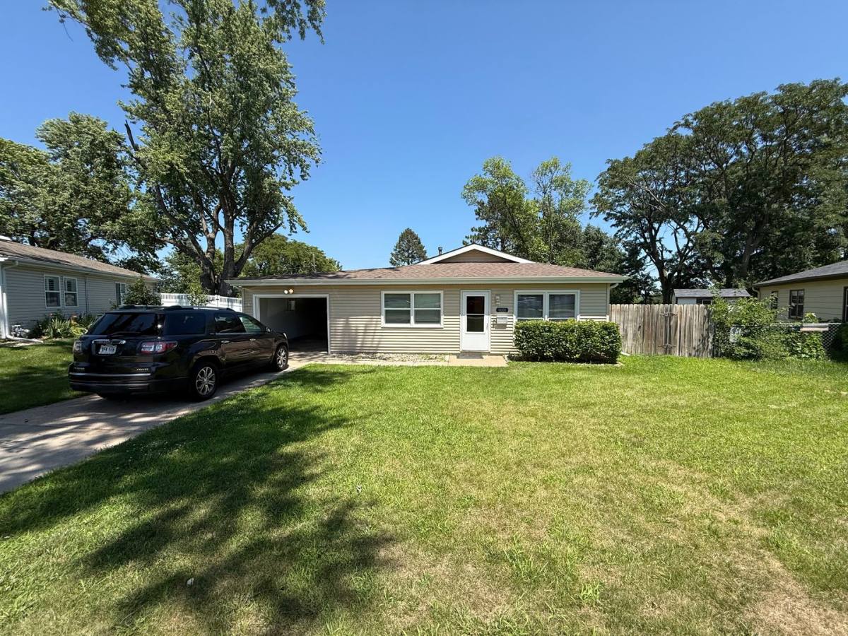 House for rent at 9008 Lamont St, Omaha, NE 68124