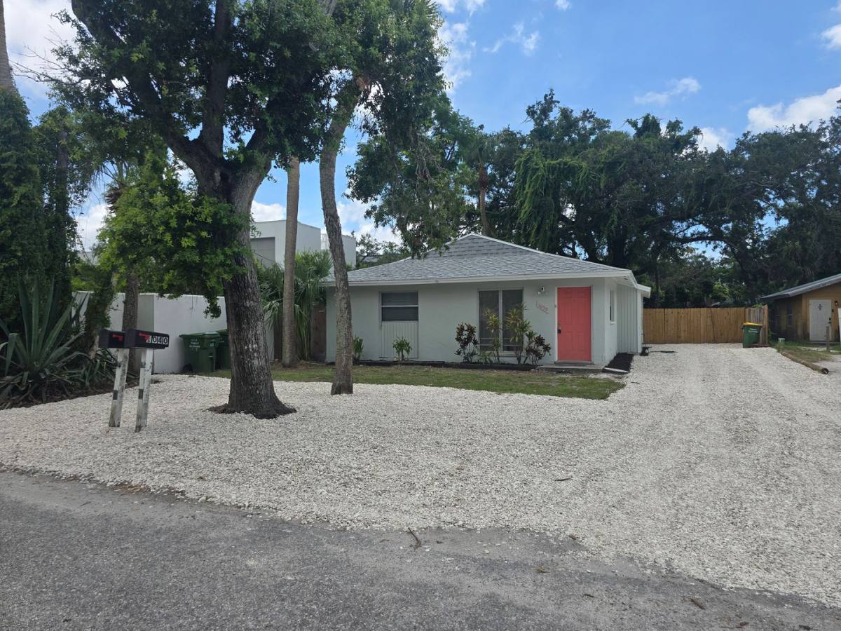 Apartment for rent at 1040 25th St, Sarasota, FL 34234