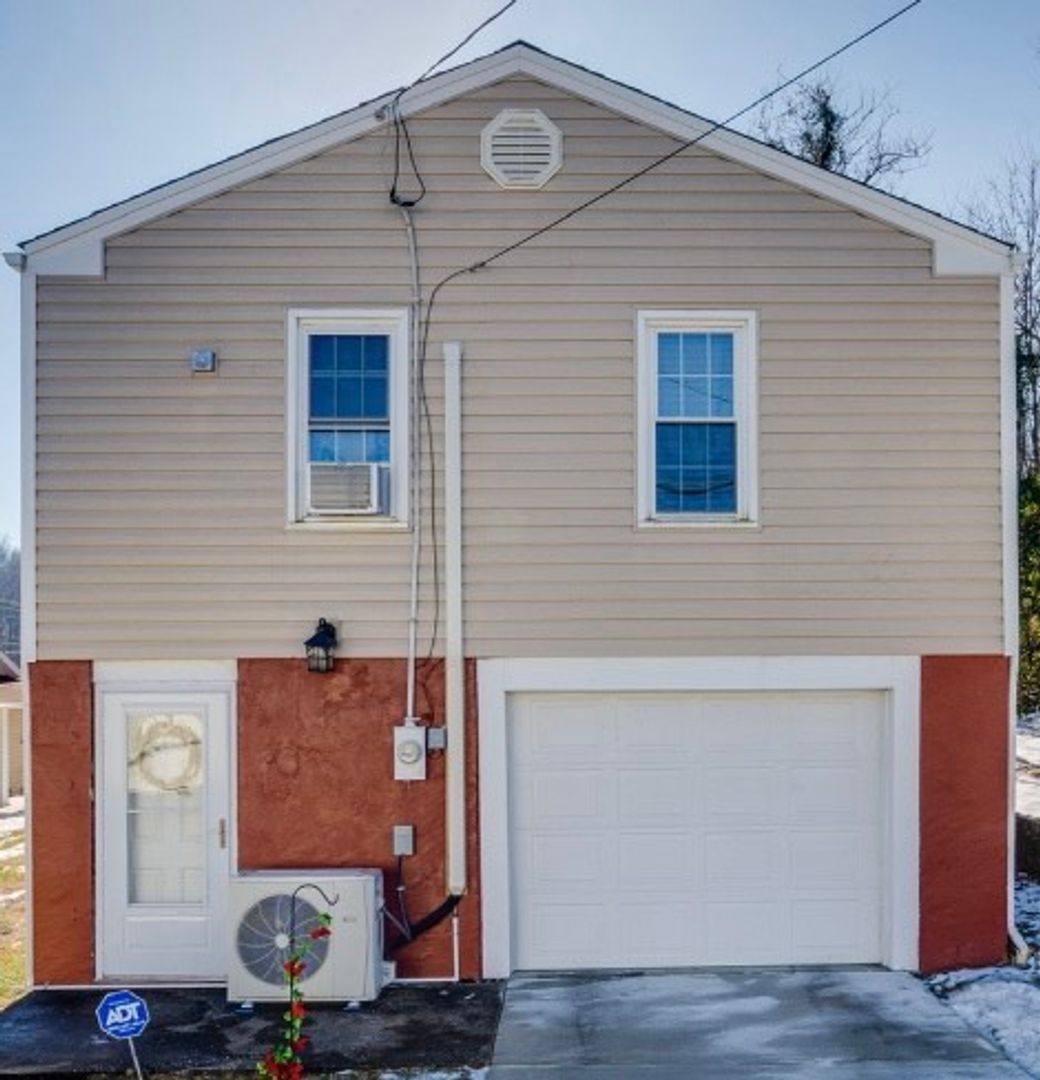 House for rent at 1096 Lynn Garden Dr, Kingsport, TN 37665