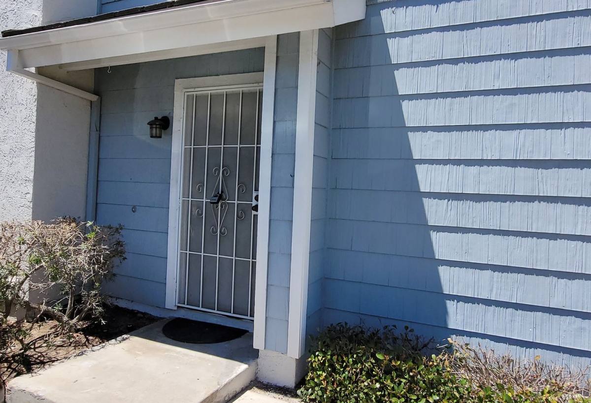 Townhouse for rent at 13350 Tiverton Rd, San Diego, CA 92130