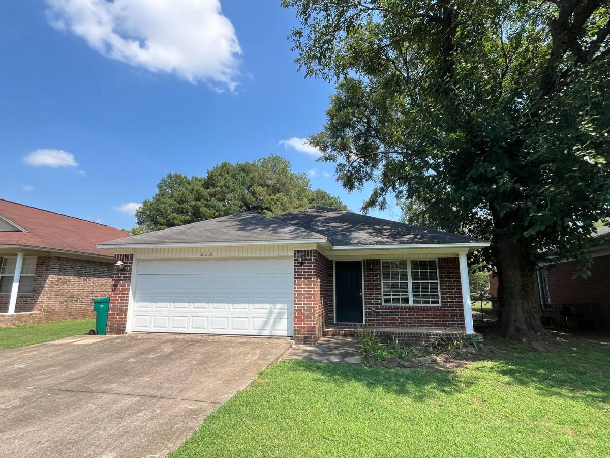 House for rent at 807 S Greenwich Ave, Russellville, AR 72801