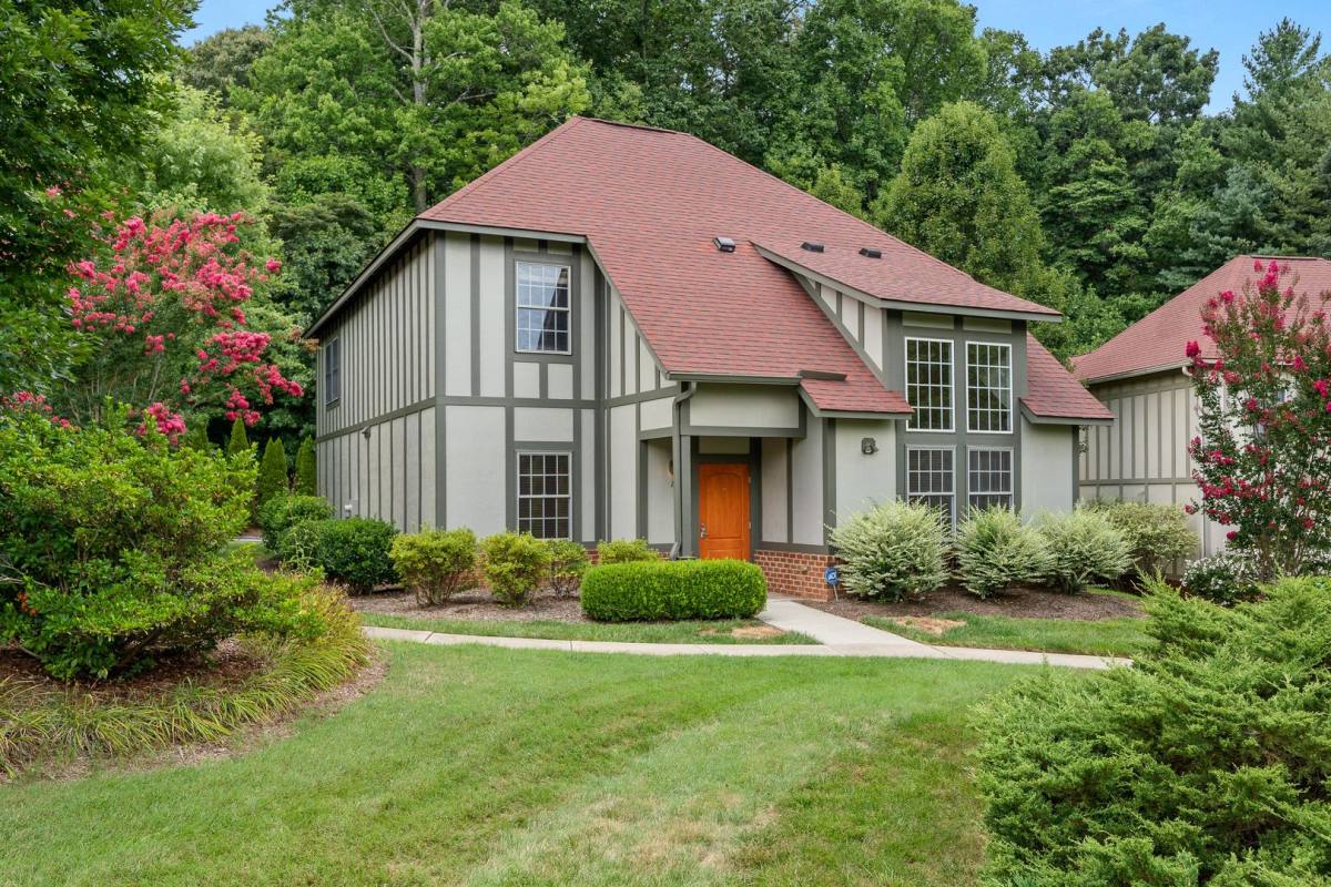 Townhouse for rent at 40 Trafalgar Circle, Asheville, NC 28805