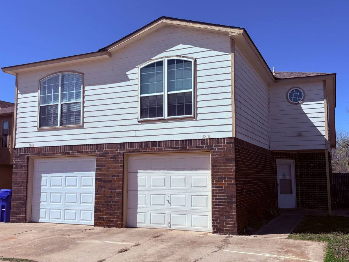 Townhouse for rent at 3200 Ridgecrest Court, Norman, OK 73072