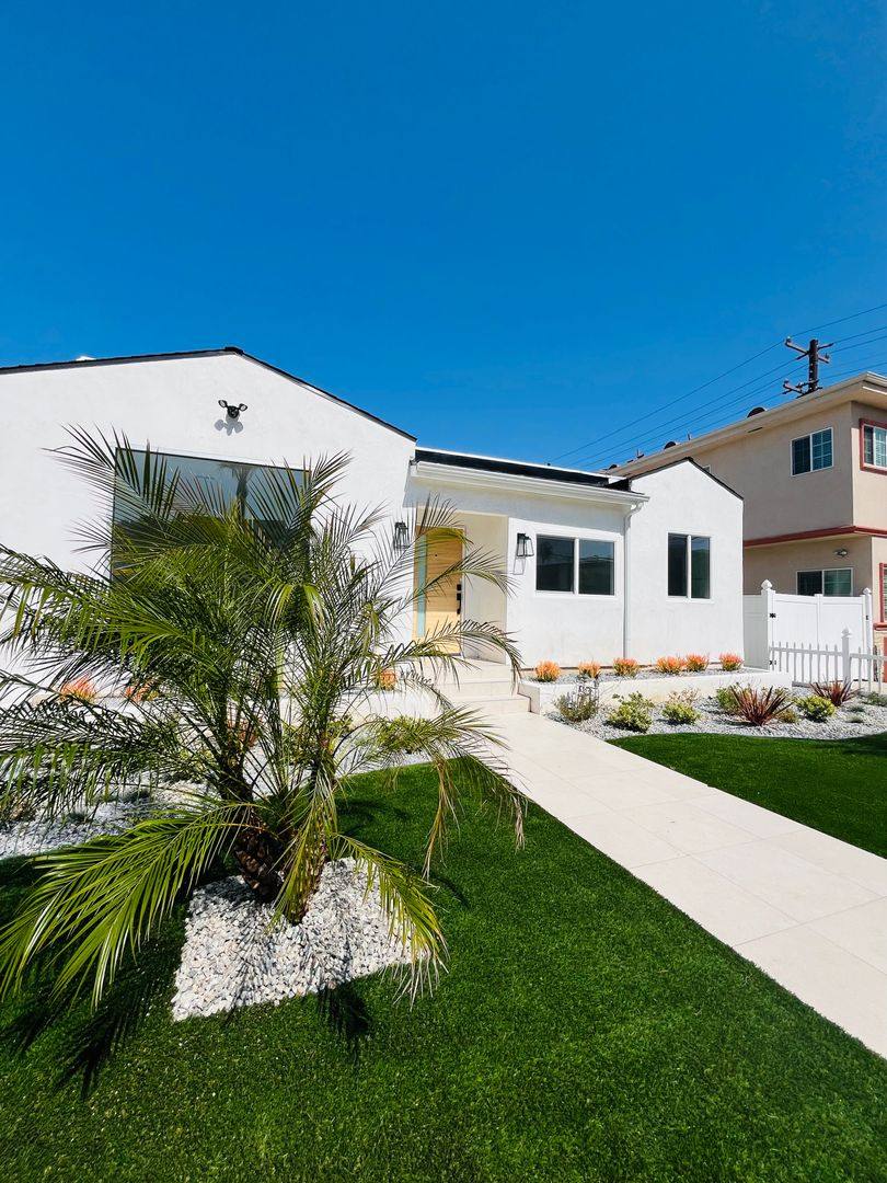 House for rent at 482 S Hamel Rd, Los Angeles, CA 90048