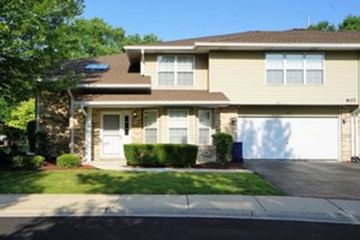 Townhouse for rent at 907 Elderberry Circle, Naperville, IL 60563