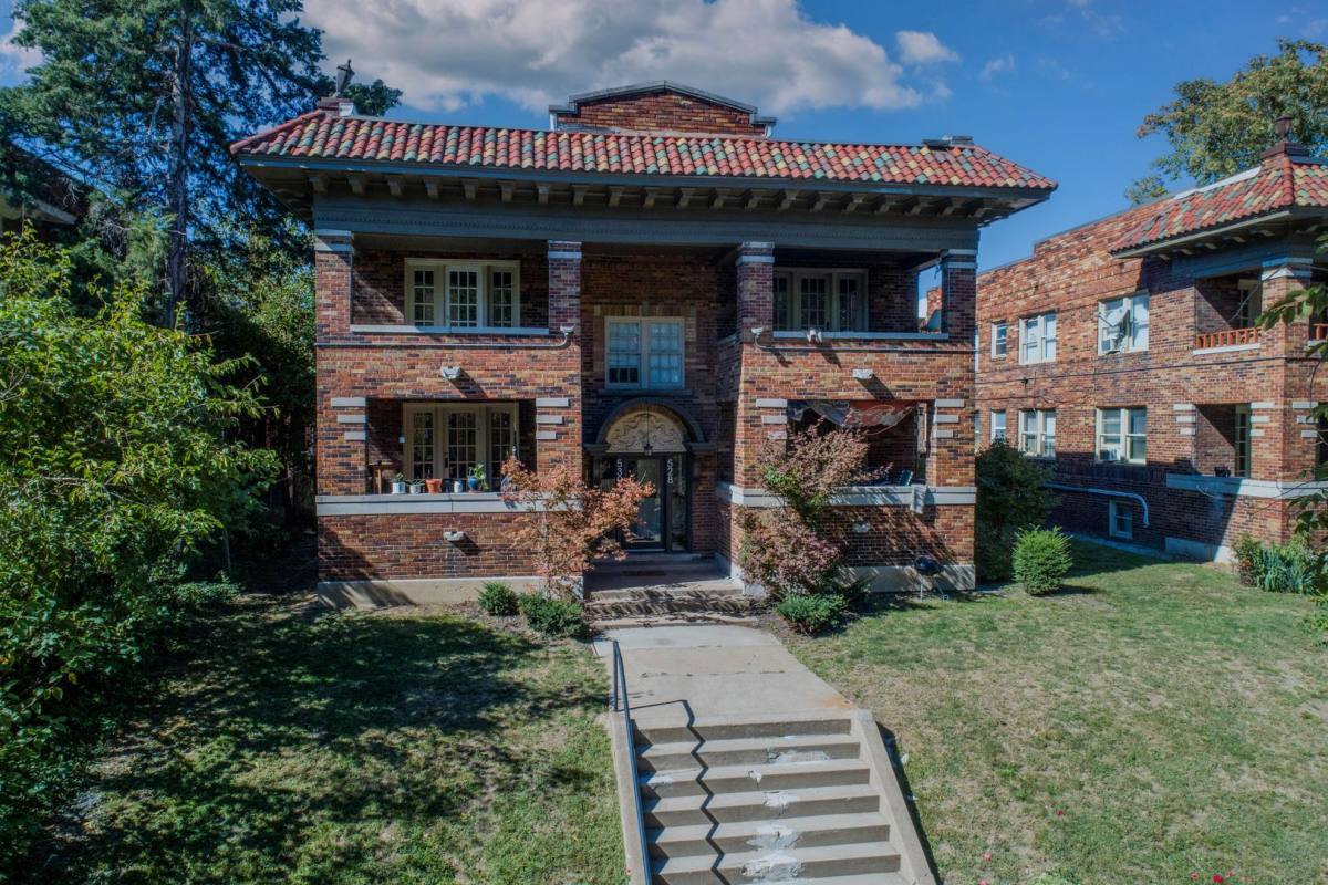 Apartment for rent at 522-530 Gladstone Blvd, Kansas City, MO 64124