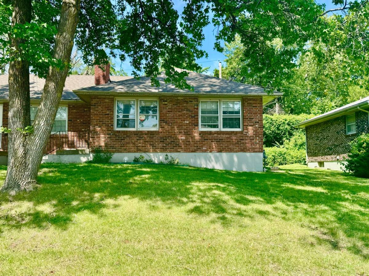 Apartment for rent at 5404-5406 Ditzler Ave, Kansas City, MO 64133