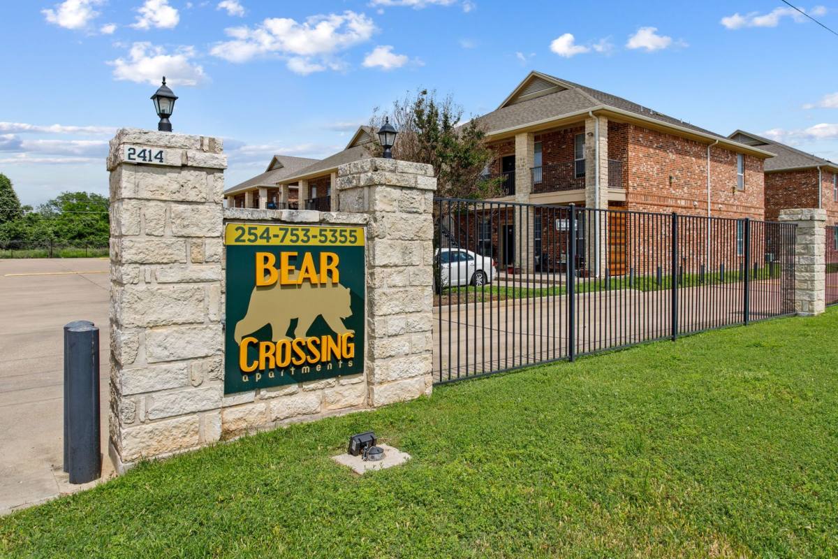 Apartment for rent at 2406 S University Parks Dr, Waco, TX 76706