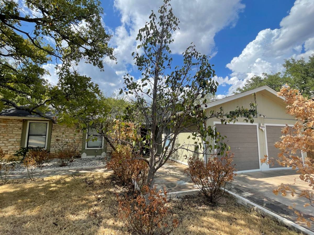 House for rent at 8906 Pineridge Dr, Austin, TX 78729