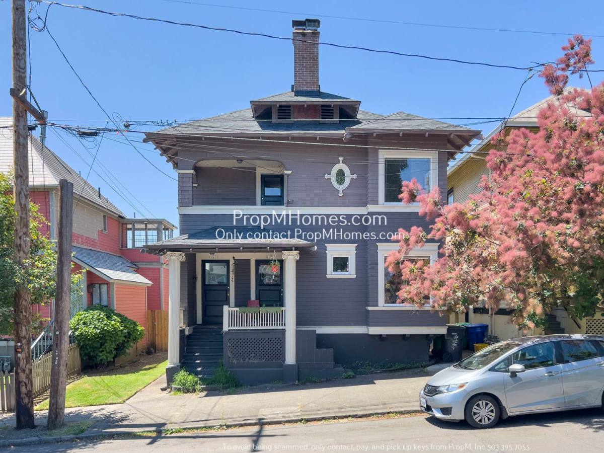 Apartment for rent at 419 SE 15th Ave, Portland, OR 97214