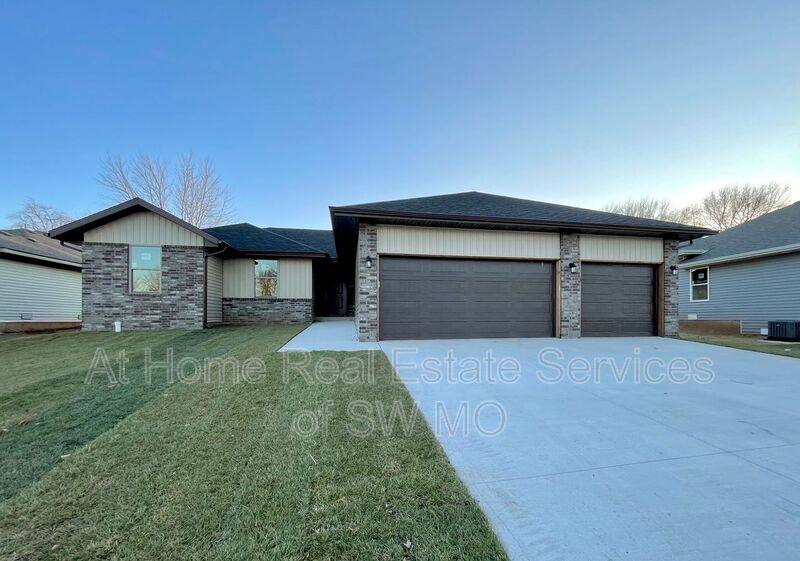 House for rent at 3904 W Linwood, Springfield, MO 65807