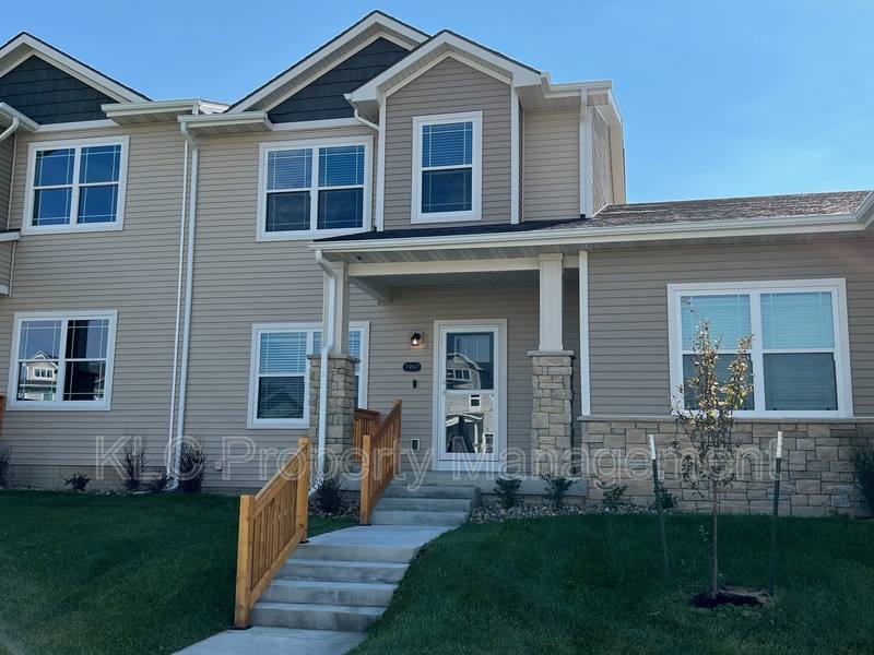 Townhouse for rent at 1967 S Warrior Lane #1, Waukee, IA 50263