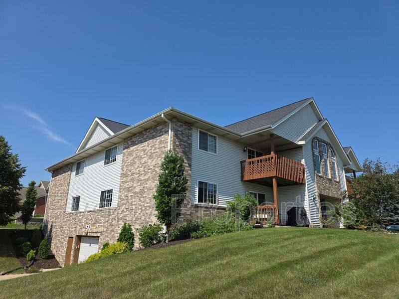 Apartment for rent at 652 Westfield Way, Pewaukee, WI 53072