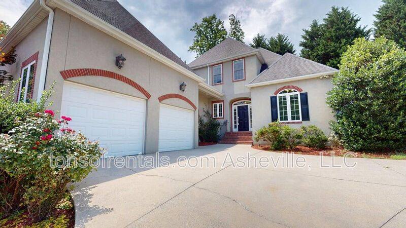 House for rent at 385 Mistletoe Trail, Hendersonville, NC 28791