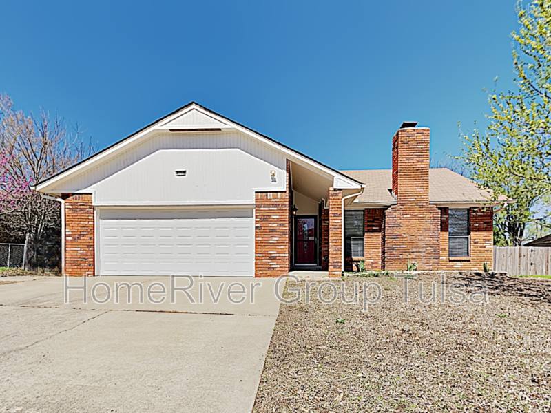 House for rent at 11105 E 98th St N, Owasso, OK 74055