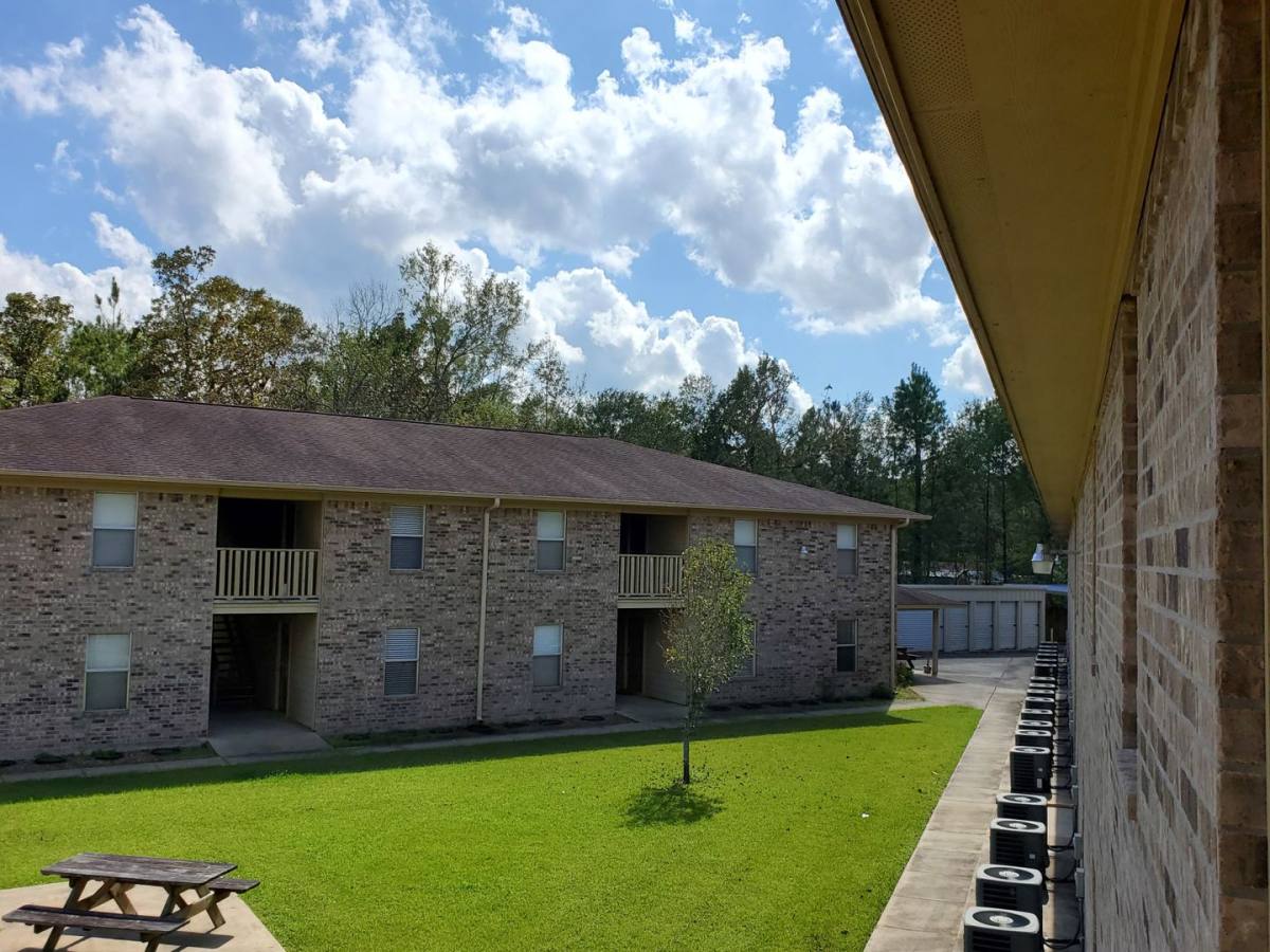 Apartment for rent at 7071 S Bilbo Rd, Orange, TX 77632