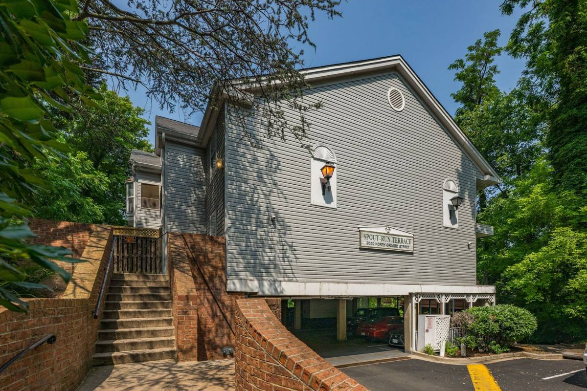 Condo for rent at 2050 N Calvert St, Arlington, VA 22201