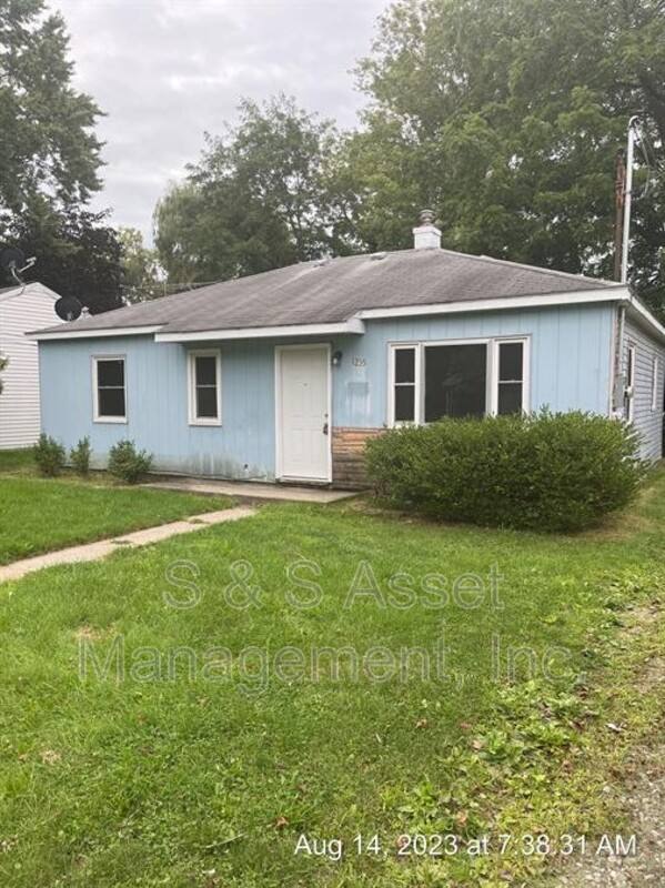 House for rent at 1235 Glenn St, Lansing, MI 48915