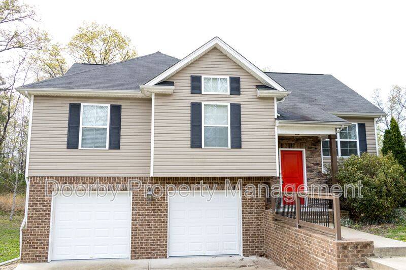 House for rent at 10424 Fielding Rd, Ooltewah, TN 37363