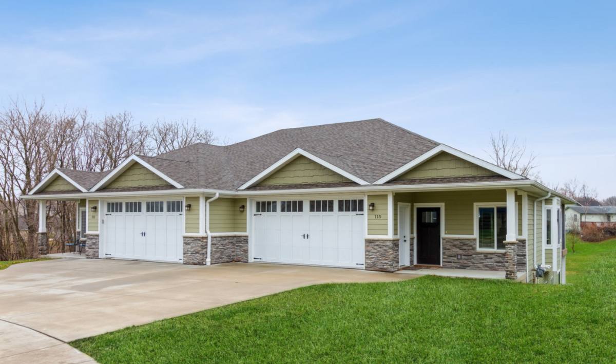Apartment for rent at 111 Glenwood St, Pella, IA 50219
