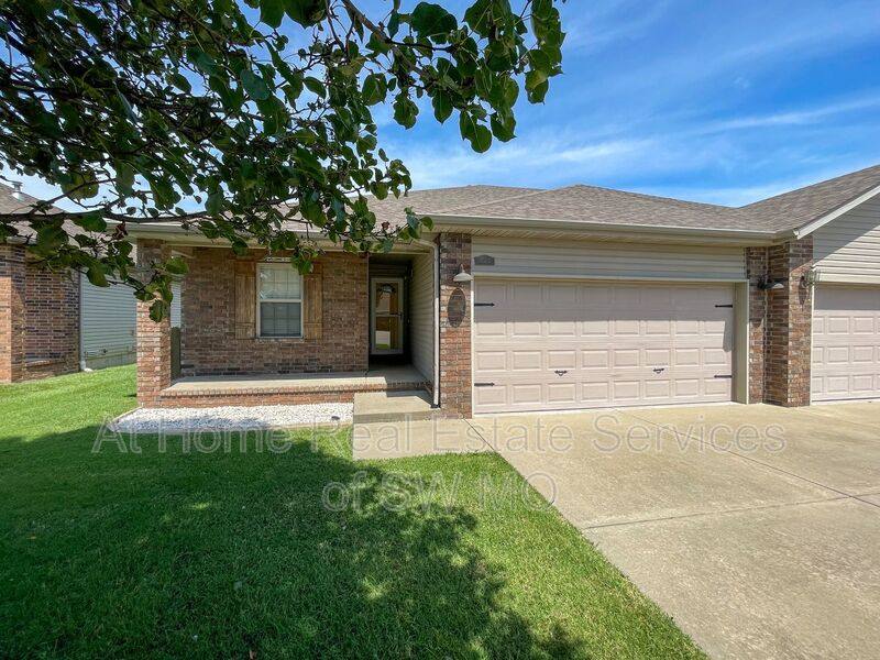 Apartment for rent at 730 Olive St #A, Rogersville, MO 65742