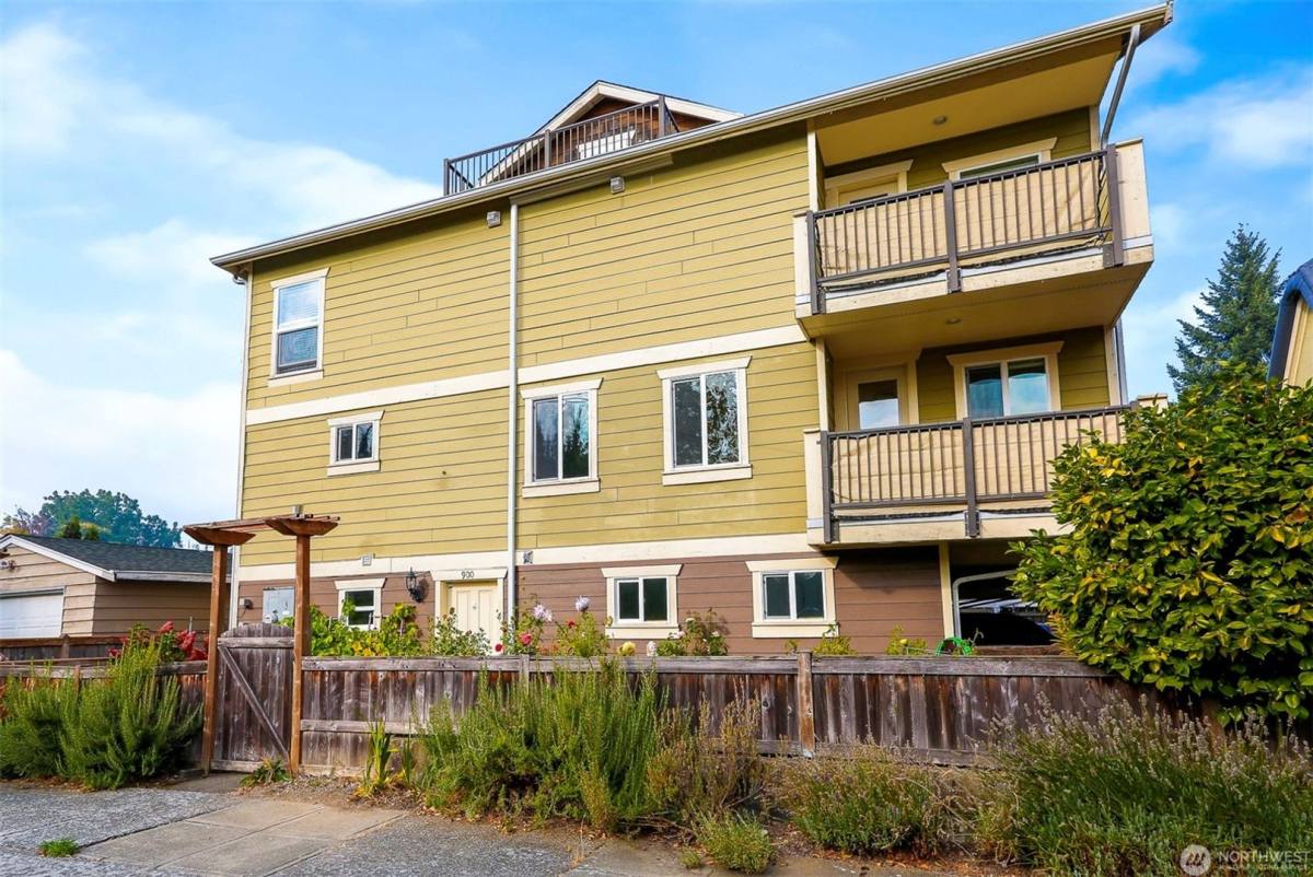 Townhouse for rent at 900 SW Elmgrove St, Seattle, WA 98106