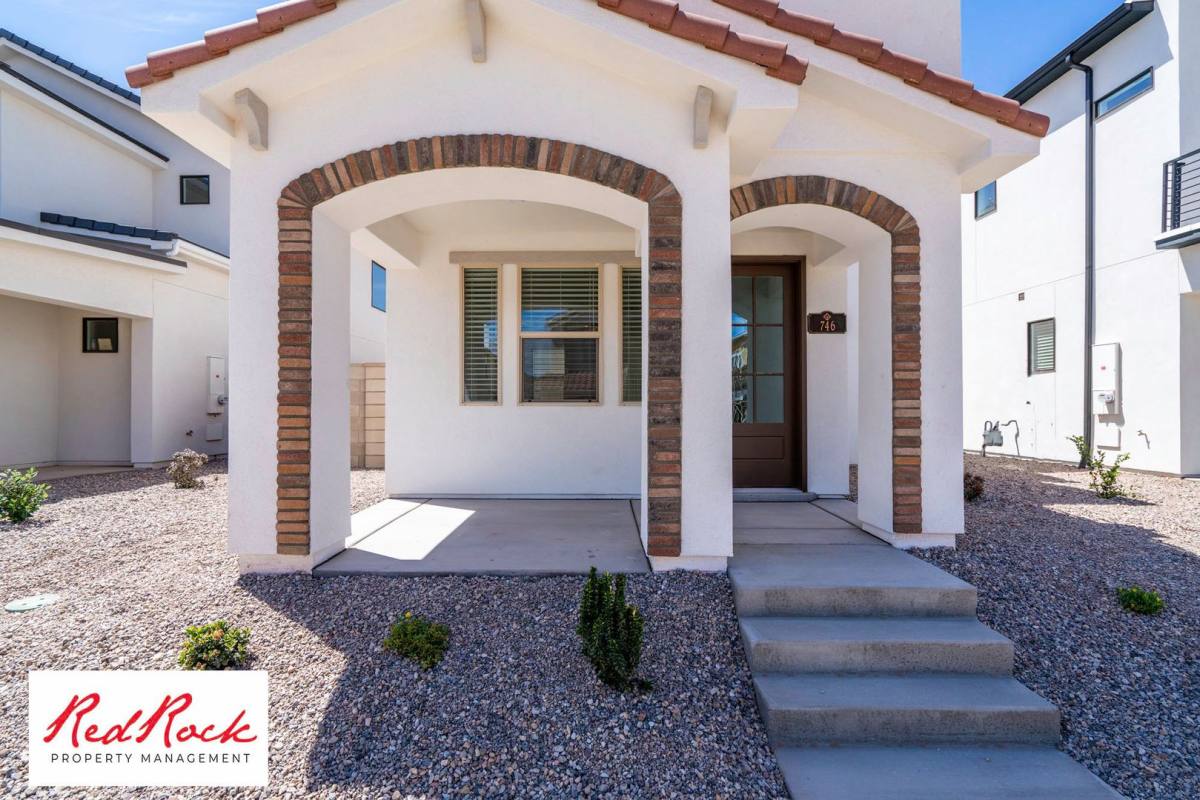 Townhouse for rent at 746 W Slate Lane, Saint George, UT 84790