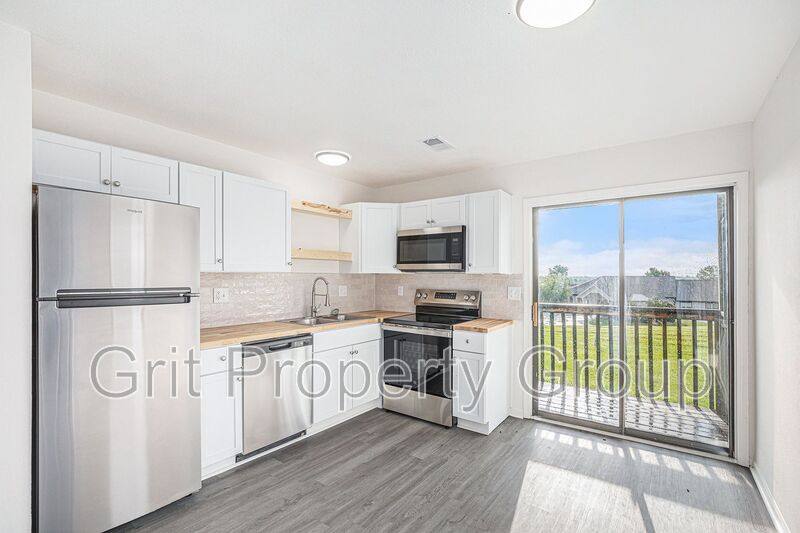 Apartment for rent at 519 Sky Vue Dr #B, Raymore, MO 64083