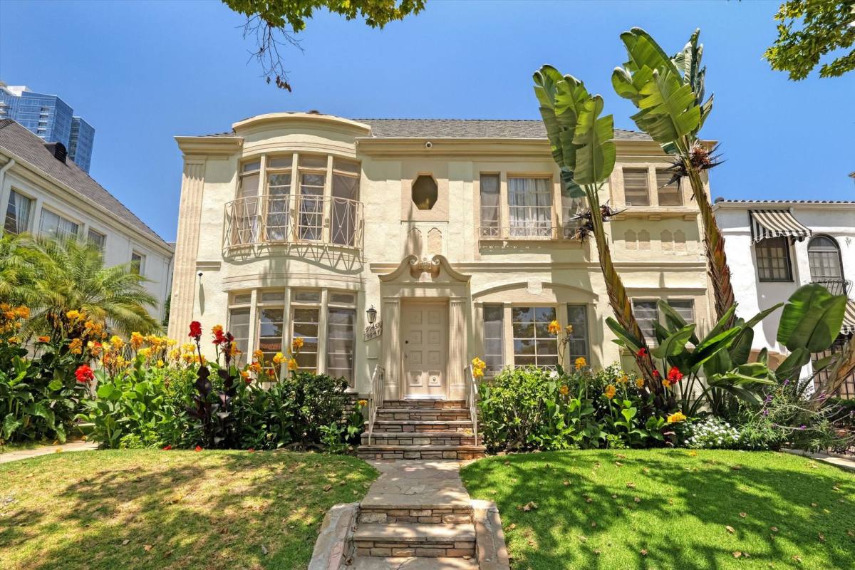 Condo for rent at 9945-9947 Robbins Dr, Beverly Hills, CA 90212