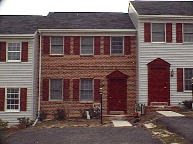 Townhouse for rent at 200 Robin Hill Circle, York, PA 17404
