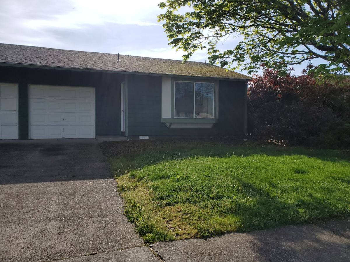 House for rent at 2626 S 8th St, Lebanon, OR 97355