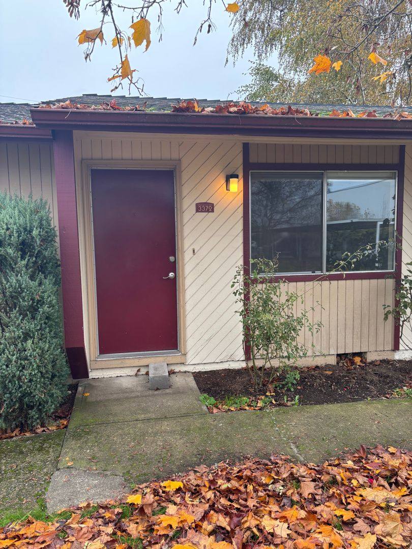 Apartment for rent at 3300 Hollywood Dr, NE, Salem, OR 97305