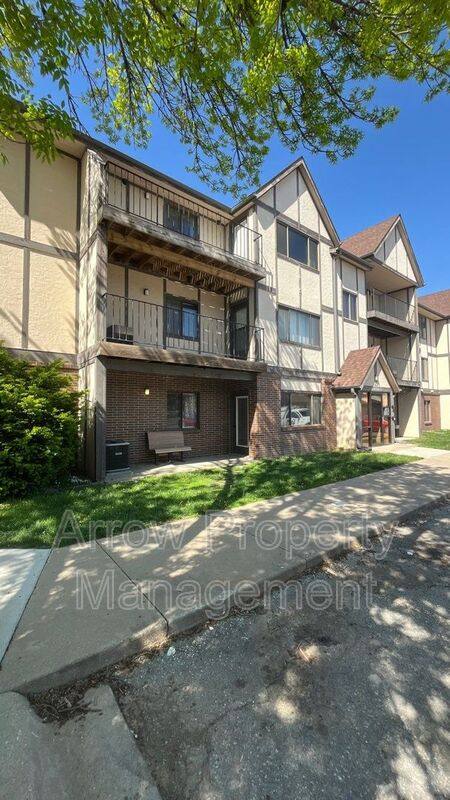 Apartment for rent at 2340 N 44th St #4, Lincoln, NE 68504