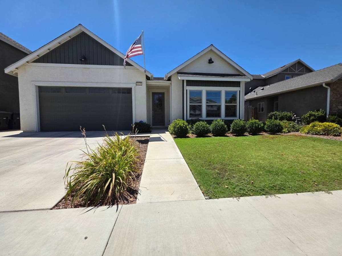 House for rent at 1929 W Modoc Ave, Visalia, CA 93291