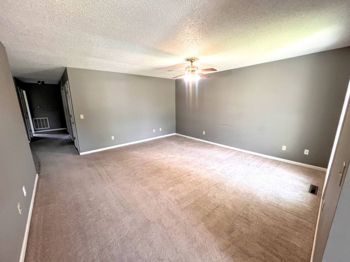 Apartment for rent at 1006 Southwood Dr, Murray, KY 42071